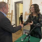 06.10.2024. Sandomierz, BWA. Aukcja dzieł sztuki na rzecz powodzian. / Fot. Grażyna Szlęzak - Radio Kielce