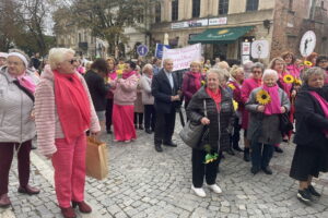 11.10.2024. Sandomierz. Marsz Amazonek. / Fot. Grażyna - Szlęzak - Radio Kielce