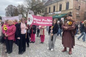 11.10.2024. Sandomierz. Marsz Amazonek. / Fot. Grażyna - Szlęzak - Radio Kielce