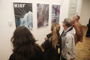 „Premiera studencka” na teatralnej wystawie plakatów - Radio Kielce