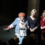 15.10.2024 Kielce. Teatr im Stefana Żeromskiego. Świętokrzyska Nagroda Kultury. Na zdjęciu od lewej: Zyta Trych, marszałek Renata Janik i członek zarządu województwa Anita Koniusz / Fot. Jarosław Kubalski - Radio Kielce
