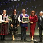 15.10.2024 Kielce. Teatr im Stefana Żeromskiego. Świętokrzyska Nagroda Kultury. Stowarzyszenie „Piekoszowianie" / Fot. Jarosław Kubalski - Radio Kielce