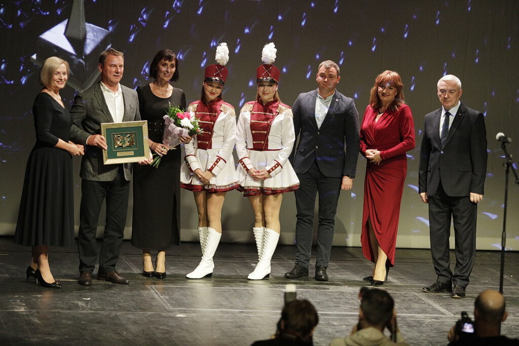 15.10.2024 Kielce. Teatr im Stefana Żeromskiego. Świętokrzyska Nagroda Kultury. Młodzieżowa Orkiestra Dęta OSP Krasocin / Fot. Jarosław Kubalski - Radio Kielce