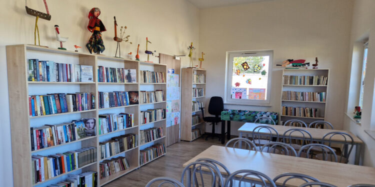 Biblioteka z prawdziwego zdarzenia dla mieszkańców Dębna - Radio Kielce