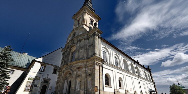 Święty Krzyż jak Notre Dame