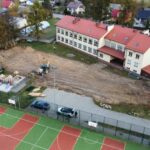 Budowa przyszkolnej infrastruktury sportowej / źródło: bieliny.pl