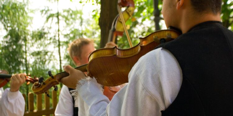 RYM SIĘ NIESIE PO POLU PO LESIE. „Poznołem dziewuchę” [POSŁUCHAJ] - Radio Kielce