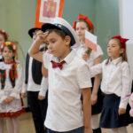 4.10.2024 Kielce. Szkoła Podstawowa nr 22 im. gen. Stanisława Maczka. Spotkanie młodzieży z Karoliną Maczek-Skillen, wnuczką generała Maczka / Fot. Aleksandra Kwaśniewska - Radio Kielce