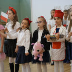 4.10.2024 Kielce. Szkoła Podstawowa nr 22 im. gen. Stanisława Maczka. Spotkanie młodzieży z Karoliną Maczek-Skillen, wnuczką generała Maczka / Fot. Aleksandra Kwaśniewska - Radio Kielce