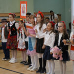 4.10.2024 Kielce. Szkoła Podstawowa nr 22 im. gen. Stanisława Maczka. Spotkanie młodzieży z Karoliną Maczek-Skillen, wnuczką generała Maczka / Fot. Aleksandra Kwaśniewska - Radio Kielce