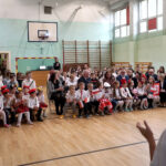 4.10.2024 Kielce. Szkoła Podstawowa nr 22 im. gen. Stanisława Maczka. Spotkanie młodzieży z Karoliną Maczek-Skillen, wnuczką generała Maczka / Fot. Aleksandra Kwaśniewska - Radio Kielce