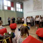 4.10.2024 Kielce. Szkoła Podstawowa nr 22 im. gen. Stanisława Maczka. Spotkanie młodzieży z Karoliną Maczek-Skillen, wnuczką generała Maczka / Fot. Aleksandra Kwaśniewska - Radio Kielce