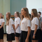 4.10.2024 Kielce. Szkoła Podstawowa nr 22 im. gen. Stanisława Maczka. Spotkanie młodzieży z Karoliną Maczek-Skillen, wnuczką generała Maczka / Fot. Aleksandra Kwaśniewska - Radio Kielce