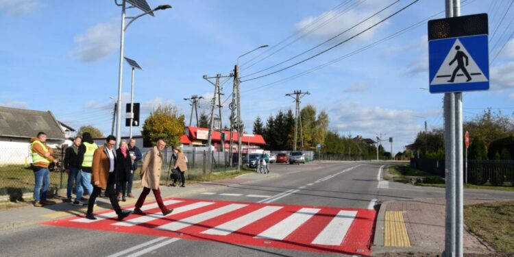 Ostrożanka, Wyremontowane przejście dla pieszych, fot. UG Mirzec