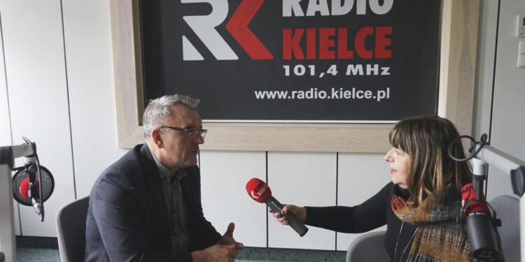 Radio Kielce. Na zdjęciu: Piotr Żołądek -dyrektor Agencji Restrukturyzacji i Modernizacji Rolnictwa w Kielcach i Marzena Smoręda - Radio Kielce / Fot. Aleksandra Kwaśniewska - Radio Kielce