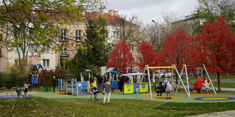 30.10.2024 Kielce. Nowy plac zabaw przy ulicy Zamenhoffa. / Fot. Aleksandra Kwaśniewska - Radio Kielce