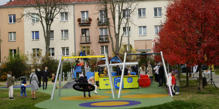 30.10.2024 Kielce. Nowy plac zabaw przy ulicy Zamenhoffa. / Fot. Aleksandra Kwaśniewska - Radio Kielce