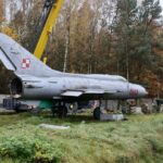 Przygotowanie MiG-a 21PF do transportu do Kielc / Fot. Wojciech Habdas