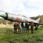 Przygotowanie MiG-a 21PF do transportu do Kielc / Fot. Wojciech Habdas