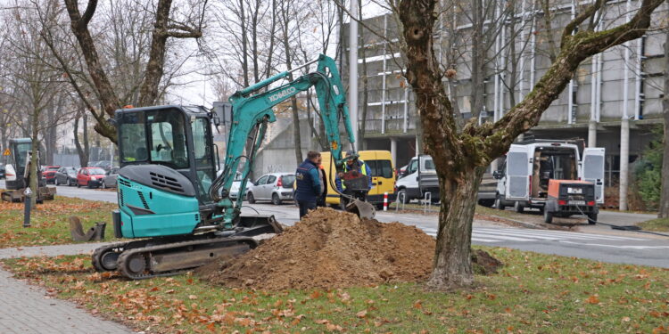 16.11.2024 Kielce. Prace modernizacyjne na przejściach dla pieszych w rejonie szkół / Fot. Kielce.eu