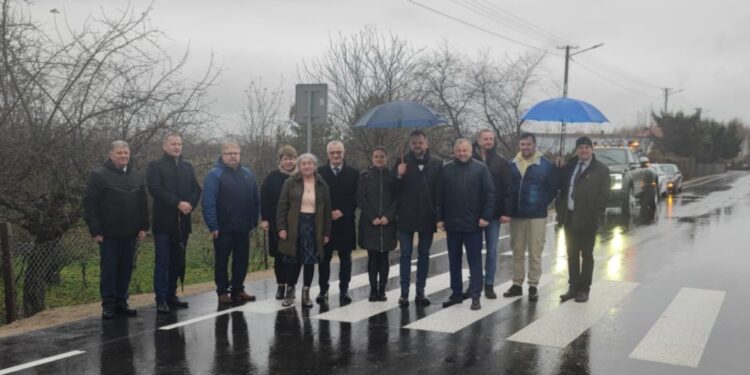 Odbiór zrealizowanego projektu „Przebudowa odcinka drogi powiatowej nr 1843T (0820T) Rybitwy – Budziska w miejscowości Ruszcza Kępa / Fot. Jacek Nowak burmistrz Miasta i Gminy Połaniec - Facebook