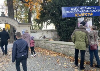 02.11.2024. Sandomierz. Kwesta / Fot. Grażyna Szlęzak - Radio Kielce