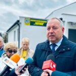 Ostrowiec Świętokrzyski, Wyremontowana świetlica na terenie ROD Hutnik, na zdj. prezydent Ostrowca Artur Łakomiec fot. UM Ostrowiec