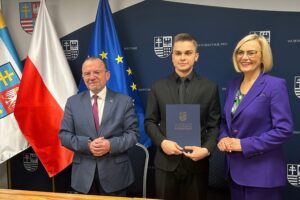 29.11.2024. Kielce. Urząd Marszałkowski Województwa Świętokrzyskiego. Przyznanie stypendiów dla studentów kształcących się na kierunku lekarskim / Fot. Iwona Murawska-Bujnowicz - Radio Kielce