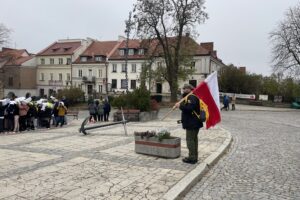 08.11.2024. Sandomierz. Żywa flaga / Fot. Grażyna Szlęzak - Radio Kielce