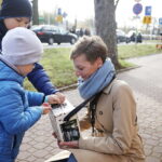 Politycy i artyści zbierają datki na kieleckich cmentarzach