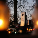 01.11.2024. Kielce. Cmentarz Stary o zachodzie słońca / Fot. Wiktor Taszłow - Radio Kielce