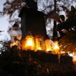 01.11.2024. Kielce. Cmentarz Stary o zachodzie słońca / Fot. Wiktor Taszłow - Radio Kielce