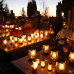 01.11.2024. Kielce. Cmentarz Stary o zachodzie słońca / Fot. Wiktor Taszłow - Radio Kielce