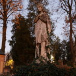 01.11.2024. Kielce. Cmentarz Stary o zachodzie słońca / Fot. Wiktor Taszłow - Radio Kielce