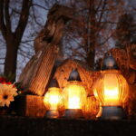 01.11.2024. Kielce. Cmentarz Stary o zachodzie słońca / Fot. Wiktor Taszłow - Radio Kielce