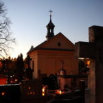 01.11.2024. Kielce. Cmentarz Stary o zachodzie słońca / Fot. Wiktor Taszłow - Radio Kielce