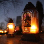 01.11.2024. Kielce. Cmentarz Stary o zachodzie słońca / Fot. Wiktor Taszłow - Radio Kielce