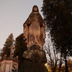 01.11.2024. Kielce. Cmentarz Stary o zachodzie słońca / Fot. Wiktor Taszłow - Radio Kielce