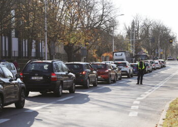 W nocy z czwartku na piątek zmiany w organizacji ruchu w rejonie cmentarzy - Radio Kielce 01.11.2024. Kielce. Cmentarz Parafialny "Nowy" / Fot. Wiktor Taszłow - Radio Kielce
