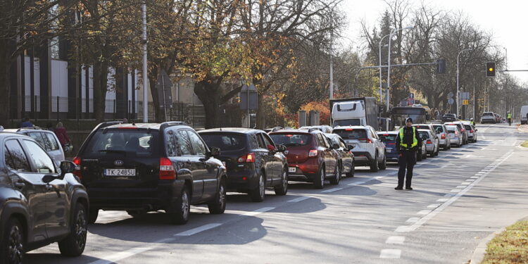 W nocy z czwartku na piątek zmiany w organizacji ruchu w rejonie cmentarzy - Radio Kielce 01.11.2024. Kielce. Cmentarz Parafialny "Nowy" / Fot. Wiktor Taszłow - Radio Kielce