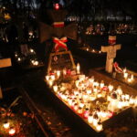 01.11.2024. Kielce. Cmentarz Stary o zachodzie słońca / Fot. Wiktor Taszłow - Radio Kielce