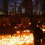 01.11.2024. Kielce. Cmentarz Stary o zachodzie słońca / Fot. Wiktor Taszłow - Radio Kielce