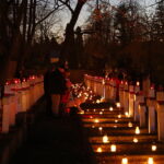 01.11.2024. Kielce. Cmentarz Stary o zachodzie słońca / Fot. Wiktor Taszłow - Radio Kielce