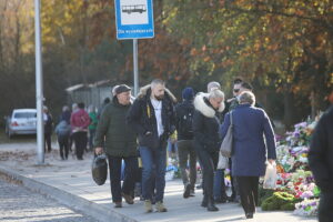 03.11.2024 Cedzyna. Cmentarz Komunalny / Fot. Wiktor Taszłow - Radio Kielce