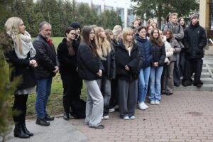 7.11.2024. Kielce. Odsłonięcie muralu na I LO / Fot. Wiktor Taszłow – Radio Kielce