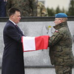 Uroczyste przekazanie flagi kieleckim żołnierzom