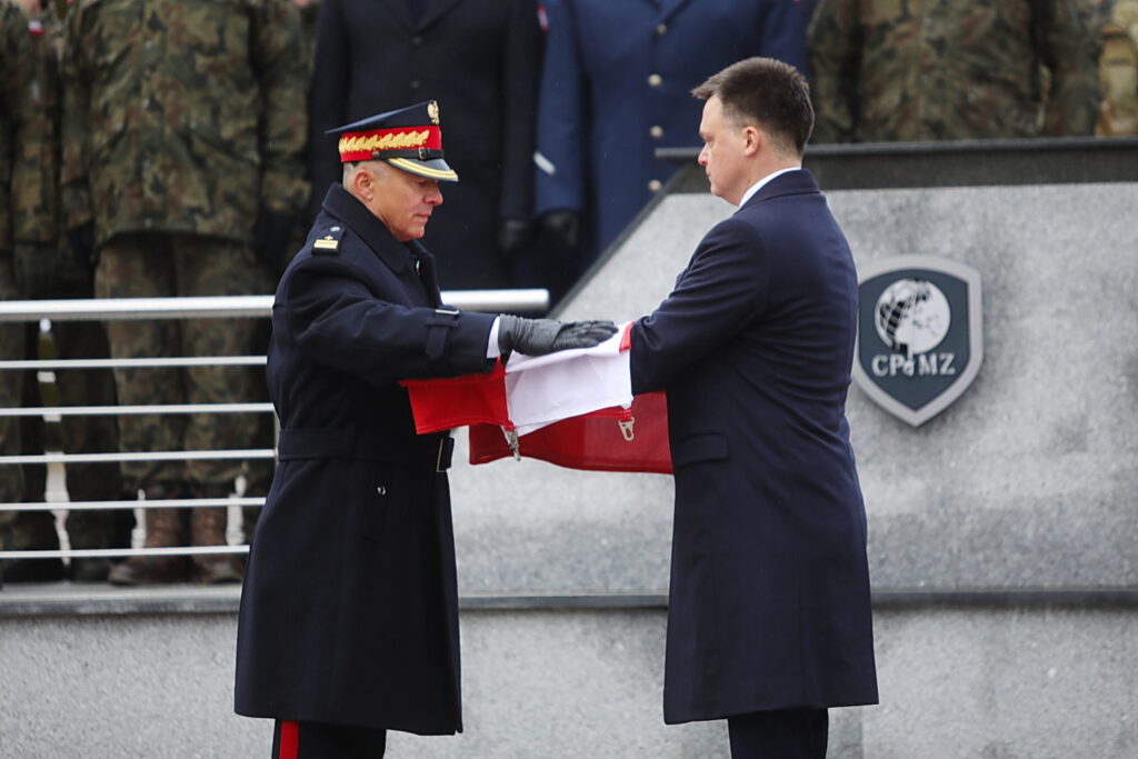 13.11.2024. Kielce. Uroczyste przekazanie Flagi Rzeczpospolitej Polskiej przez Marszałka Sejmu / Fot. Wiktor Taszłow - Radio Kielce