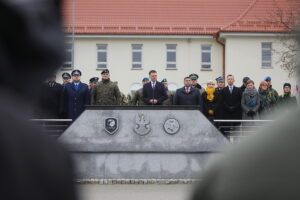 13.11.2024. Kielce. Uroczyste przekazanie Flagi Rzeczpospolitej Polskiej przez Marszałka Sejmu / Fot. Wiktor Taszłow - Radio Kielce