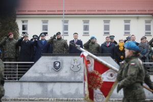 13.11.2024. Kielce. Uroczyste przekazanie Flagi Rzeczpospolitej Polskiej przez Marszałka Sejmu / Fot. Wiktor Taszłow - Radio Kielce