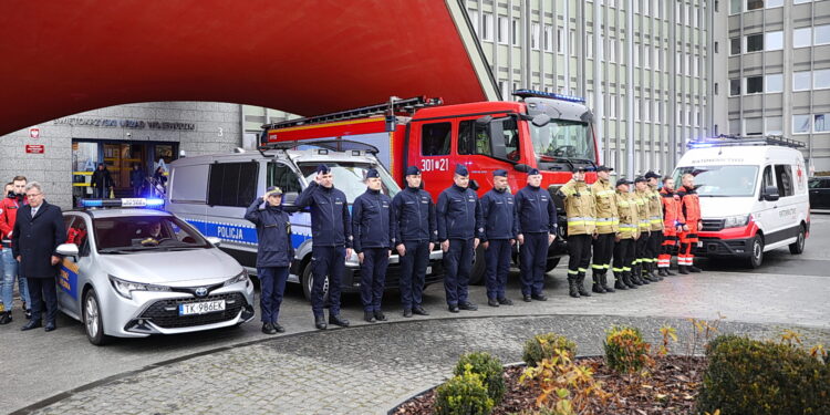 14.11.2024 Kielce. Oddanie hołdu zmarłemu Piotrowi Mierneckiemu / Fot. Wiktor Taszłow - Radio Kielce